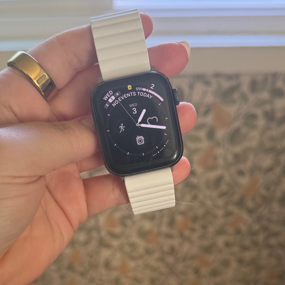 Apple Watch SE 44mm with Adjustable Magnetic Band